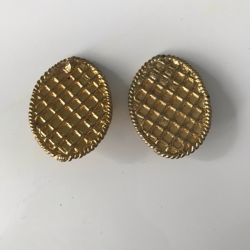 Oval Gold Earrings